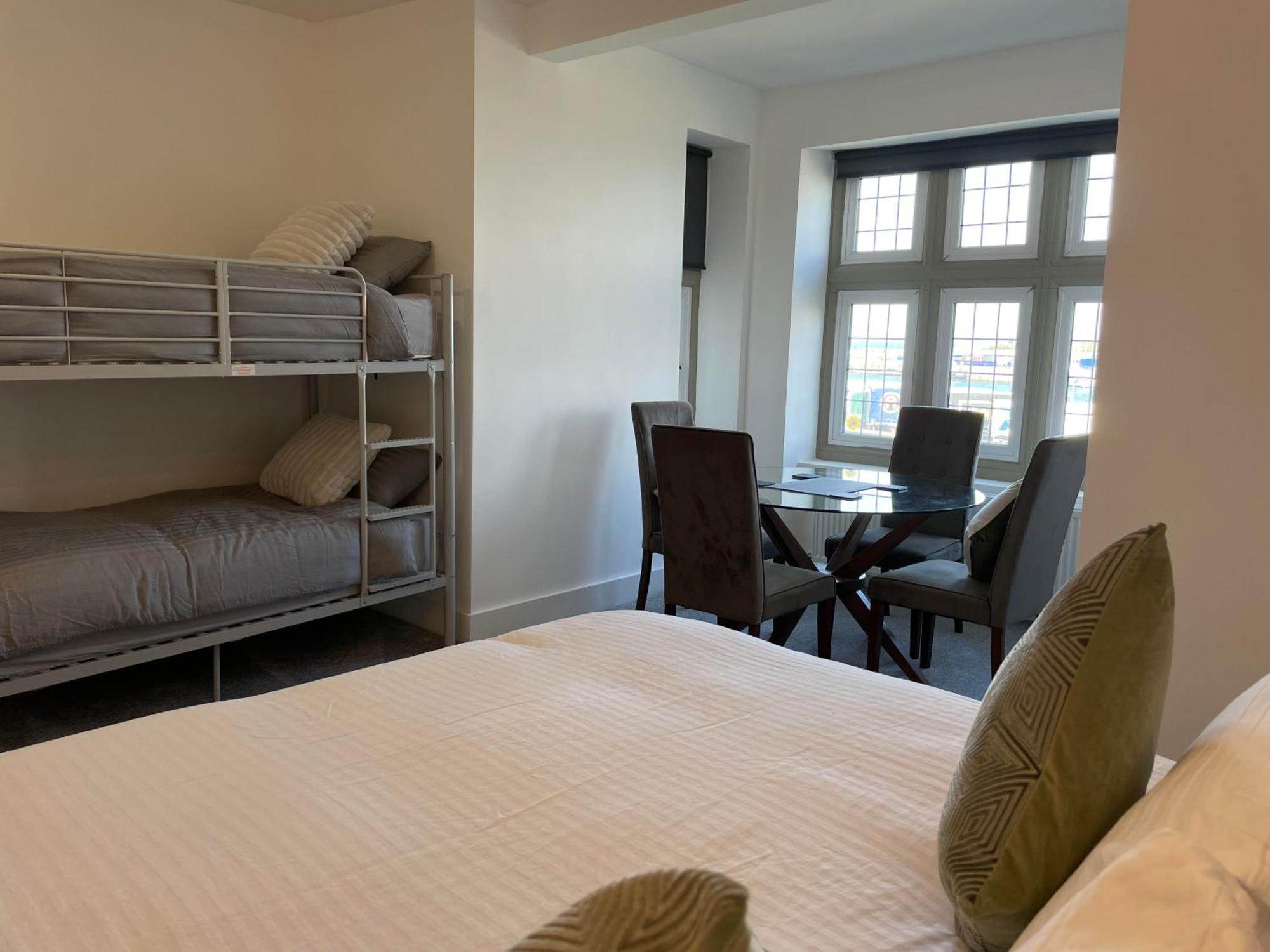 Harbour Watch Hotel Holyhead Ngoại thất bức ảnh
