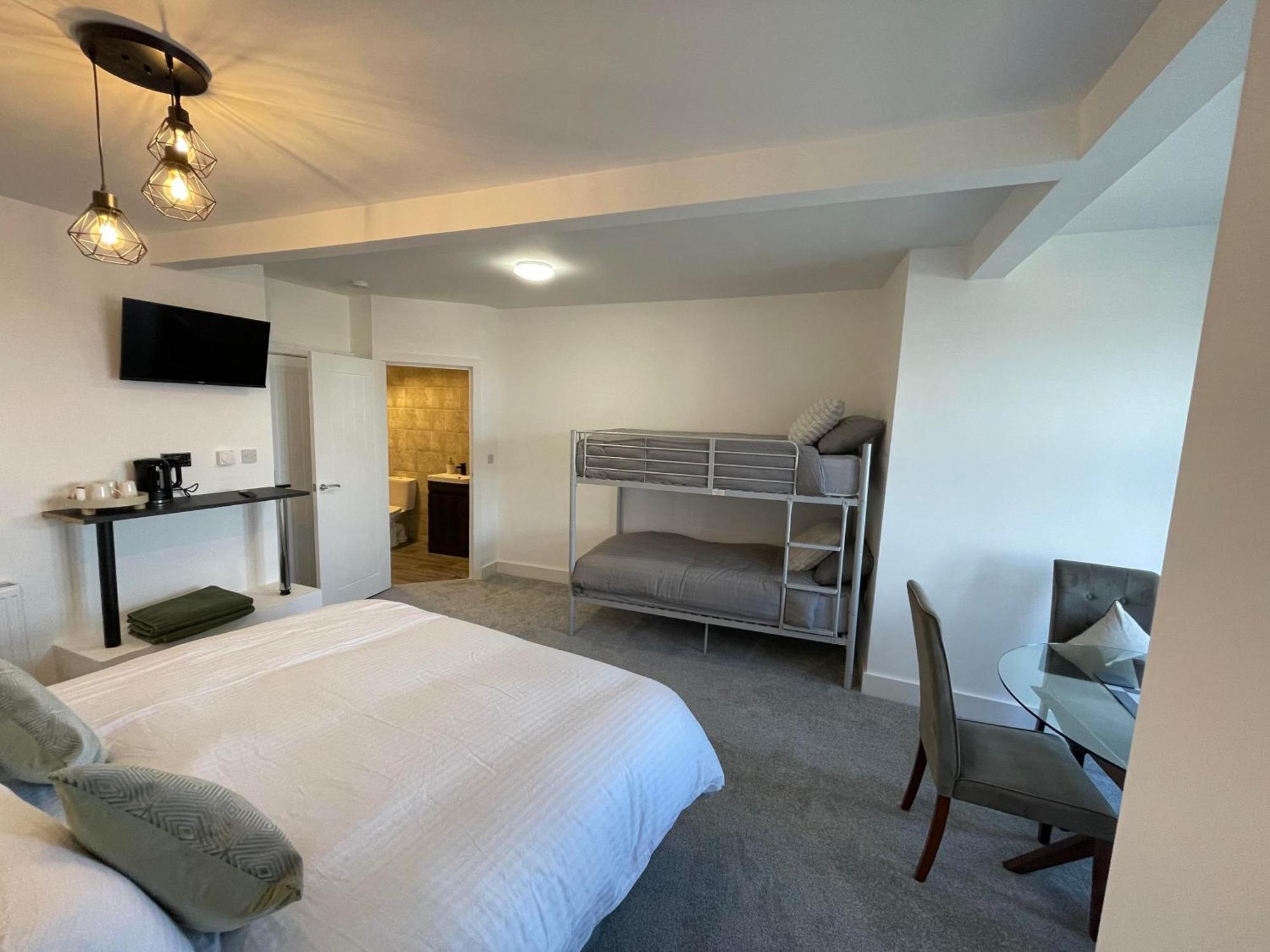 Harbour Watch Hotel Holyhead Ngoại thất bức ảnh